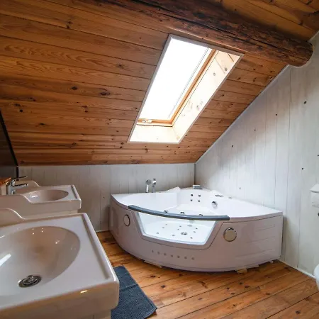 Very Spacious House With Sauna And Countryside Views Holiday home